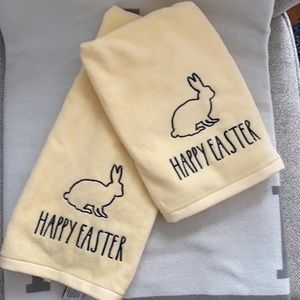 NWOT Rae Dunn Easter Hand Towel Set